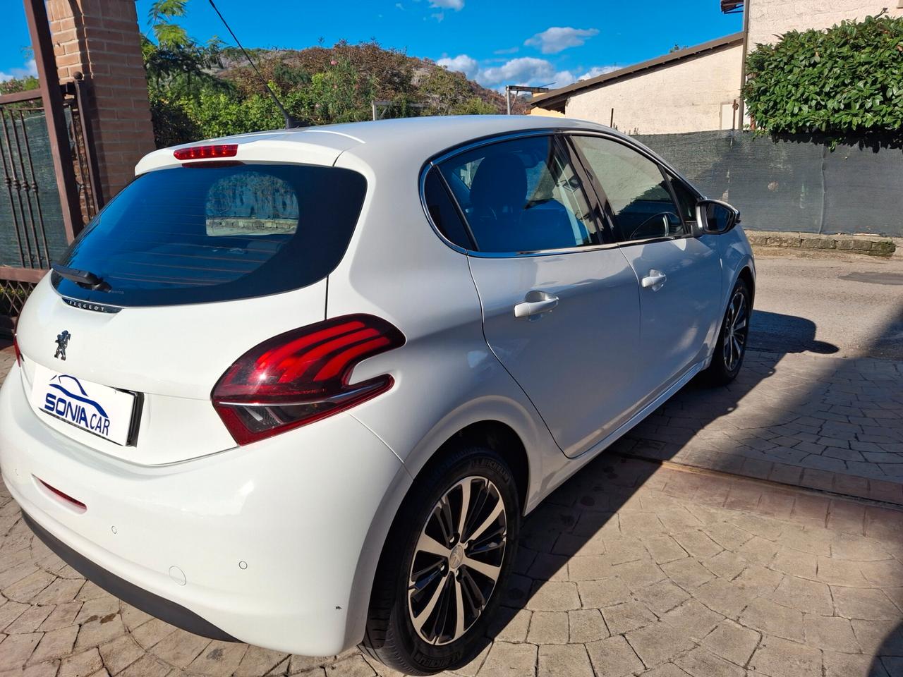 Peugeot 208 BlueHDi 75 5 porte Allure neopatentati