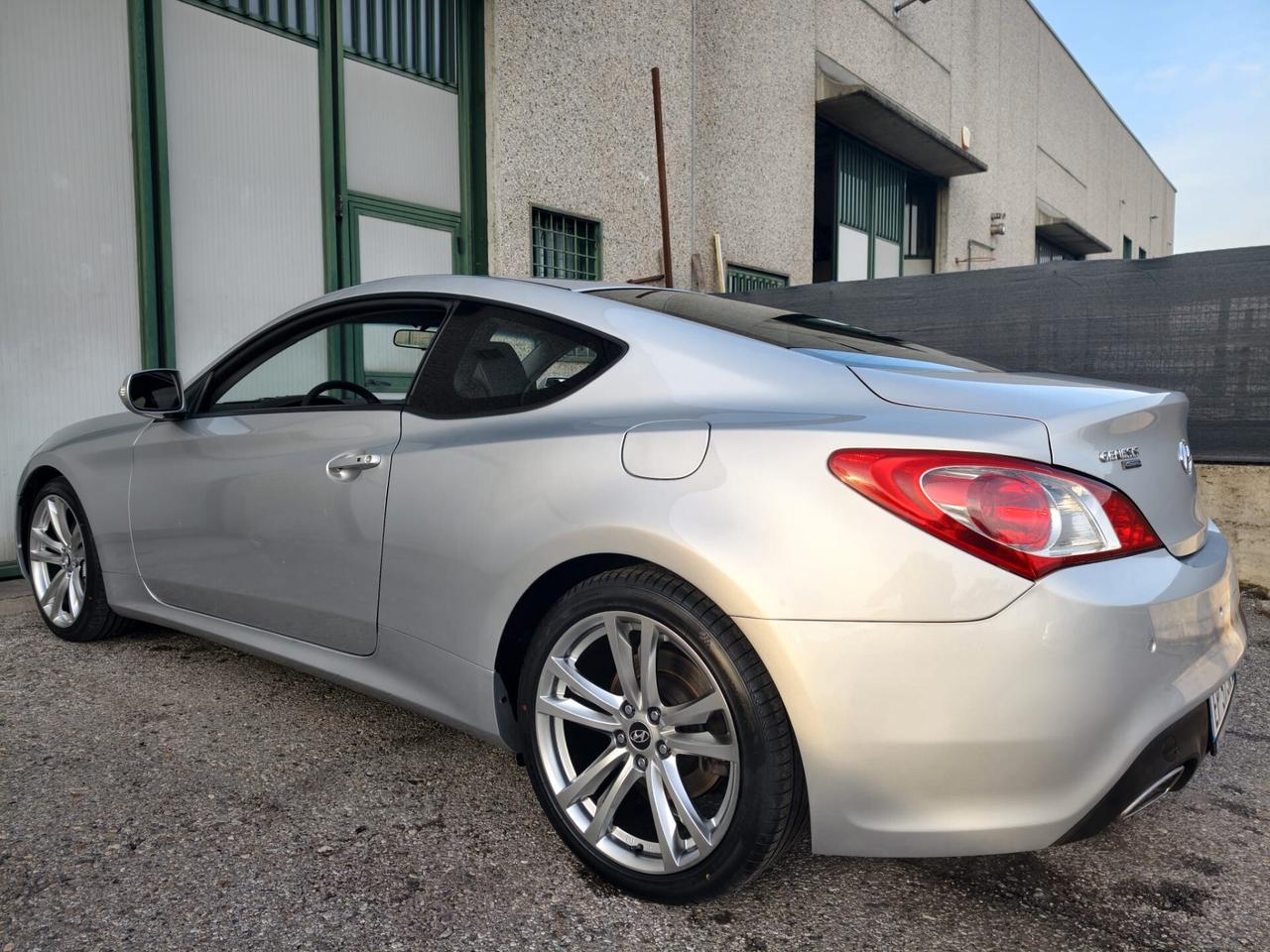 Hyundai Genesis TURBO UNIPRO STUPENDA 2012