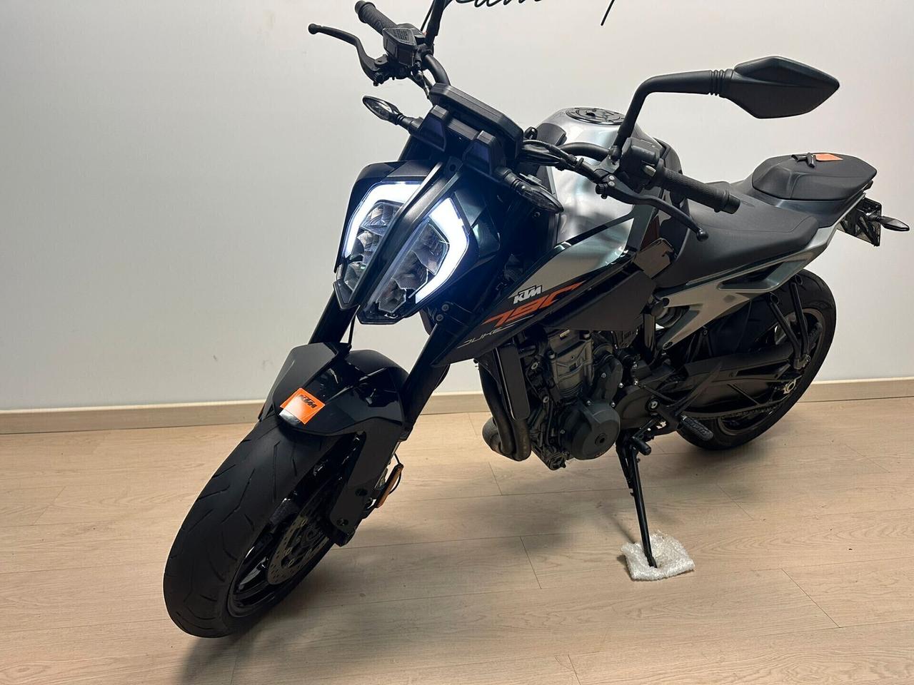 KTM DUKE 790 SCARICO MIVV DA 99€ AL MESE