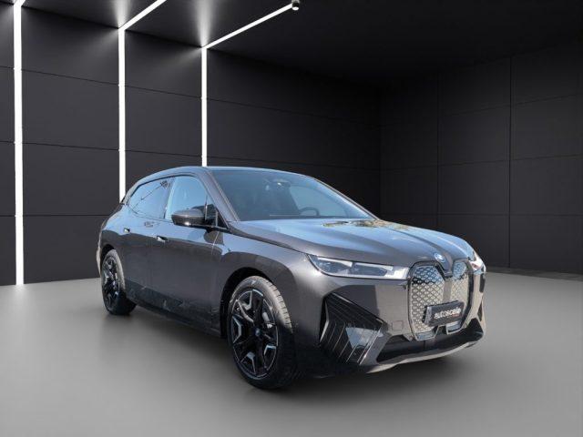 BMW iX xDrive40 Pacchetto Sportivo