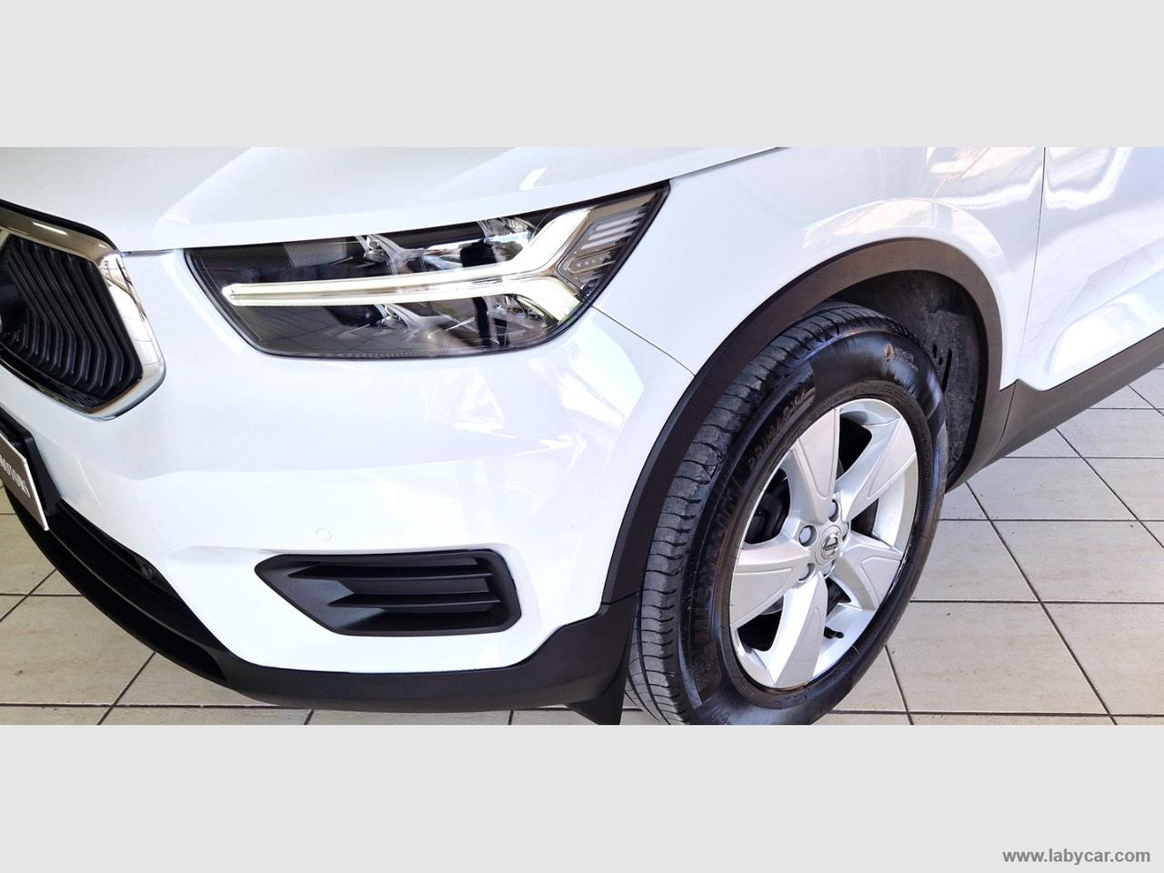 VOLVO XC40 T2 Geartronic Momentum Core CERT*UNIPRO