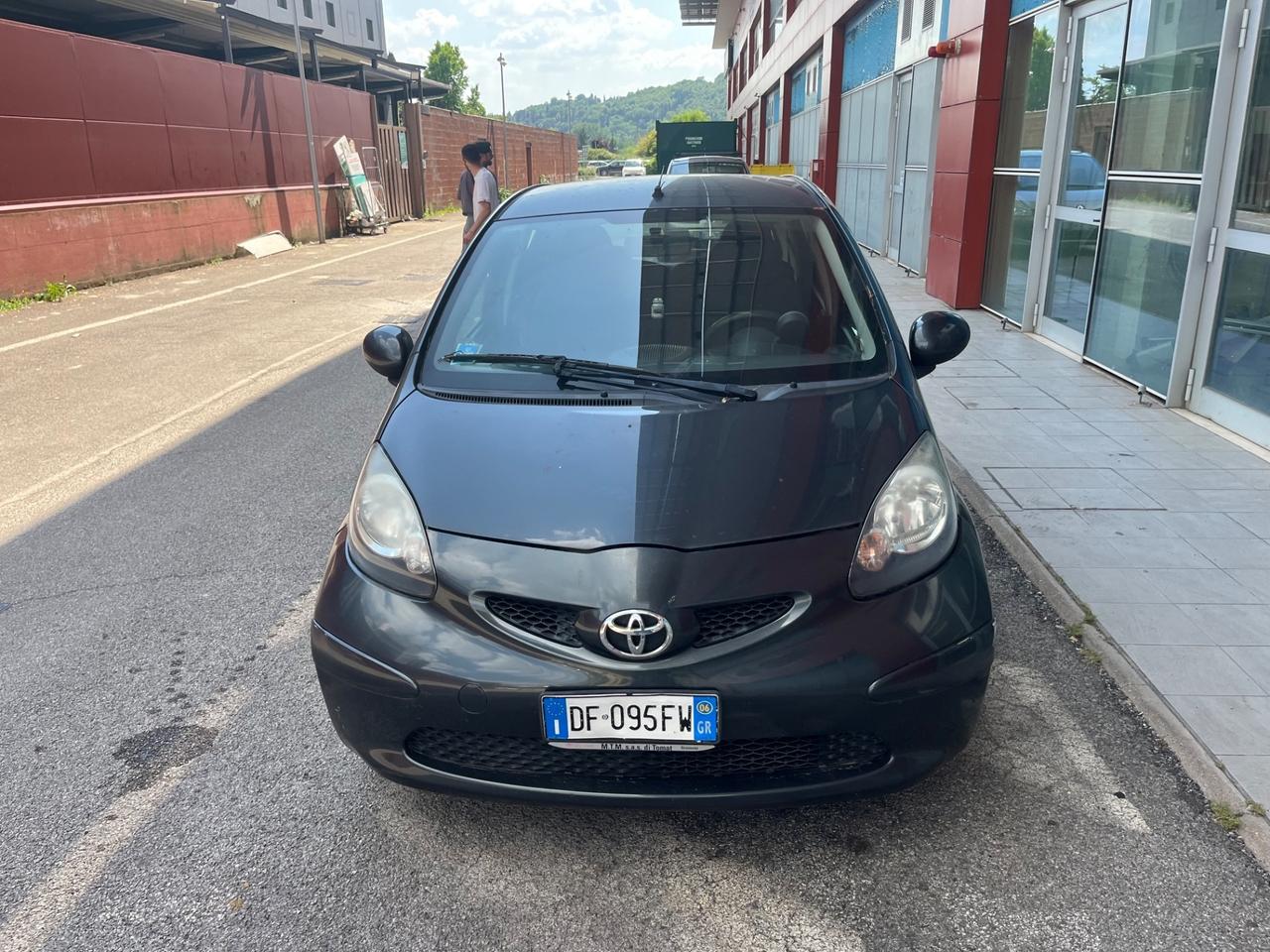 Toyota Aygo 1.0 12V VVT-i 5 porte ok neopatentati