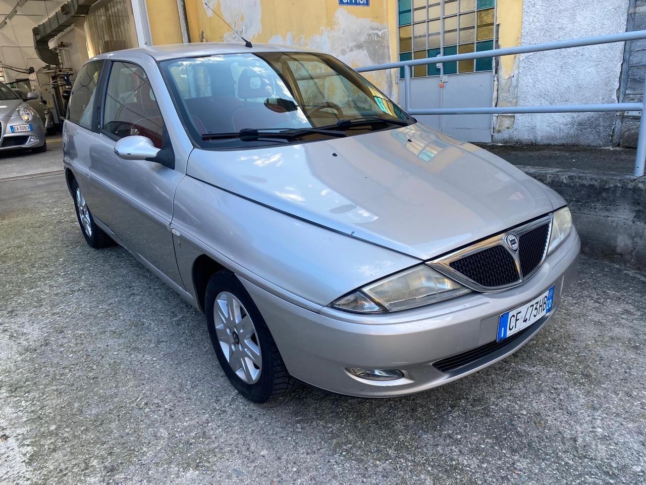 Lancia Ypsilon 1.2 neopatentati