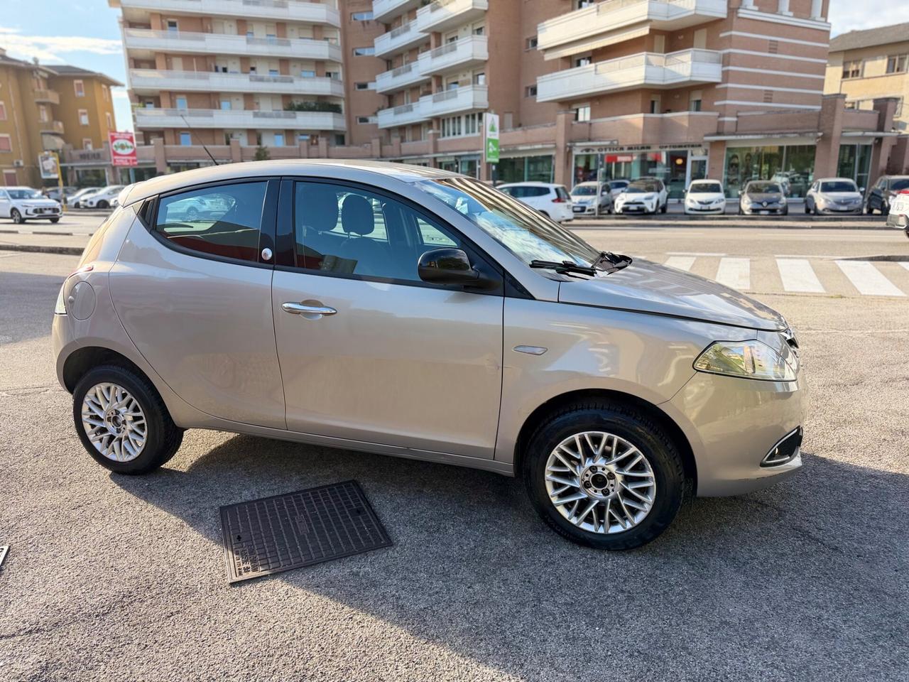 Lancia Ypsilon 900 neopatentati pronto uso garanzia