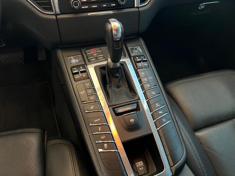 PORSCHE Macan 2.0