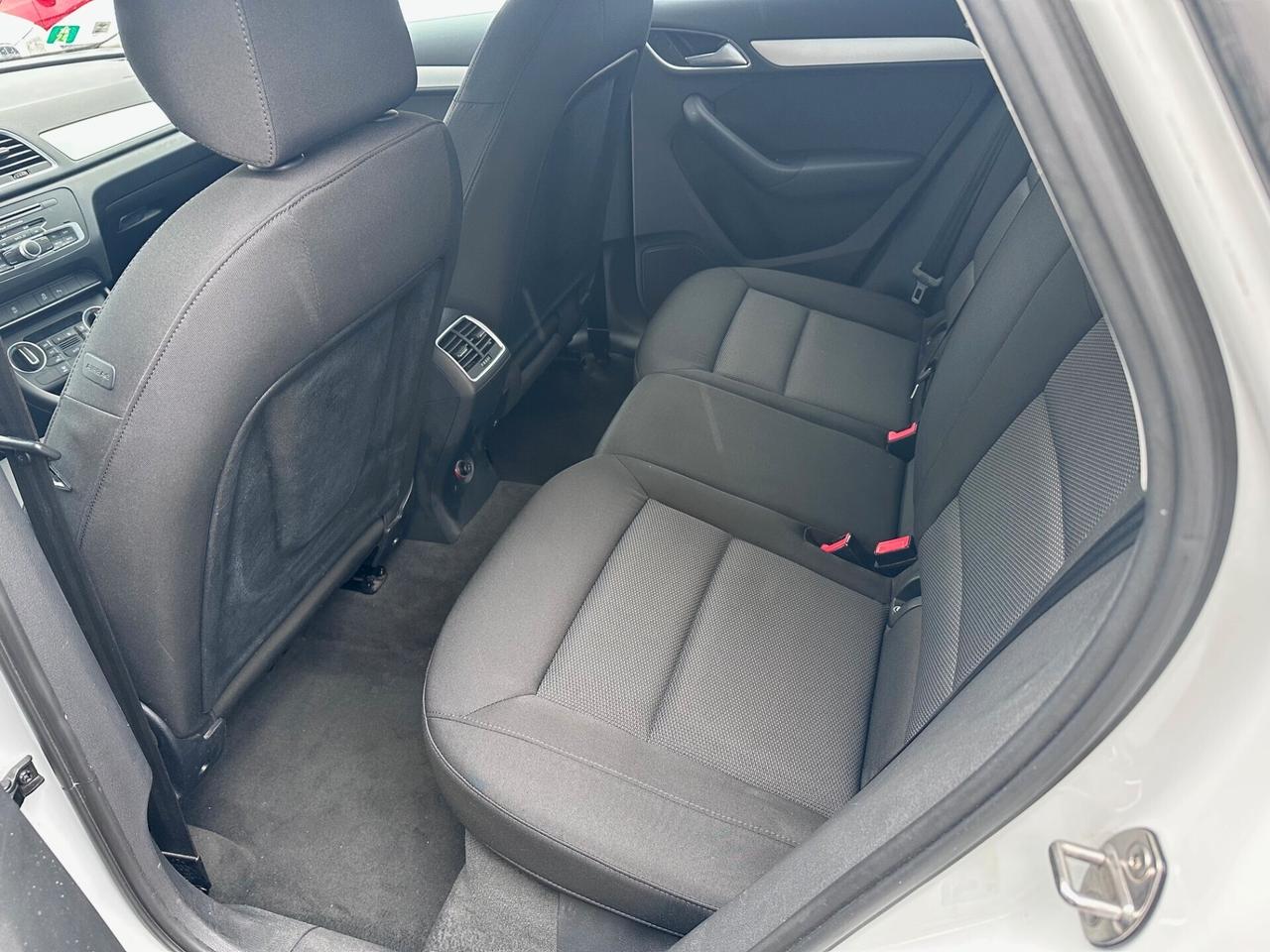 Audi Q3 2.0 TDI 120 CV Business