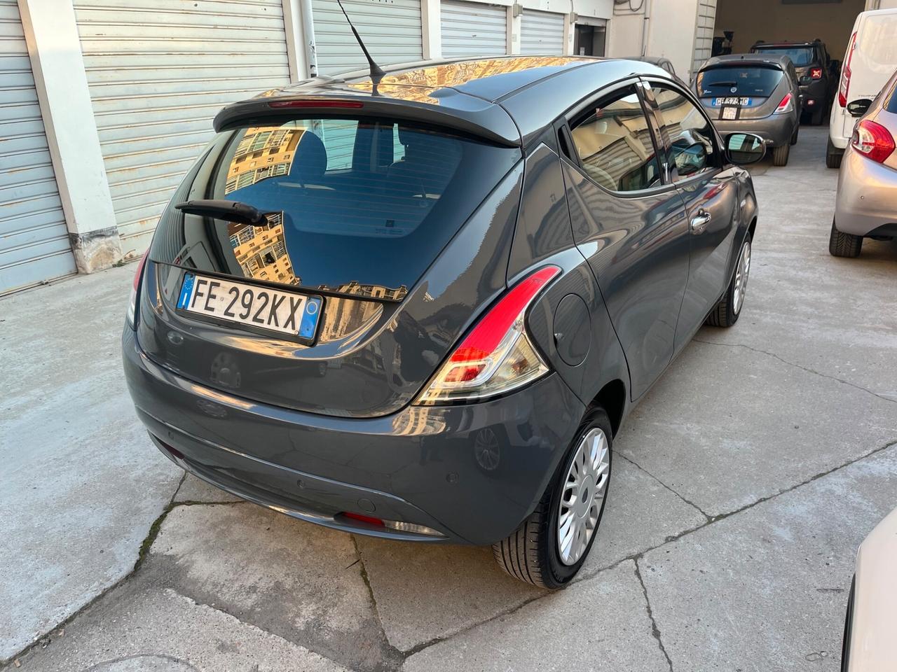 Lancia Ypsilon 1.2 69 CV 5 porte Platinum