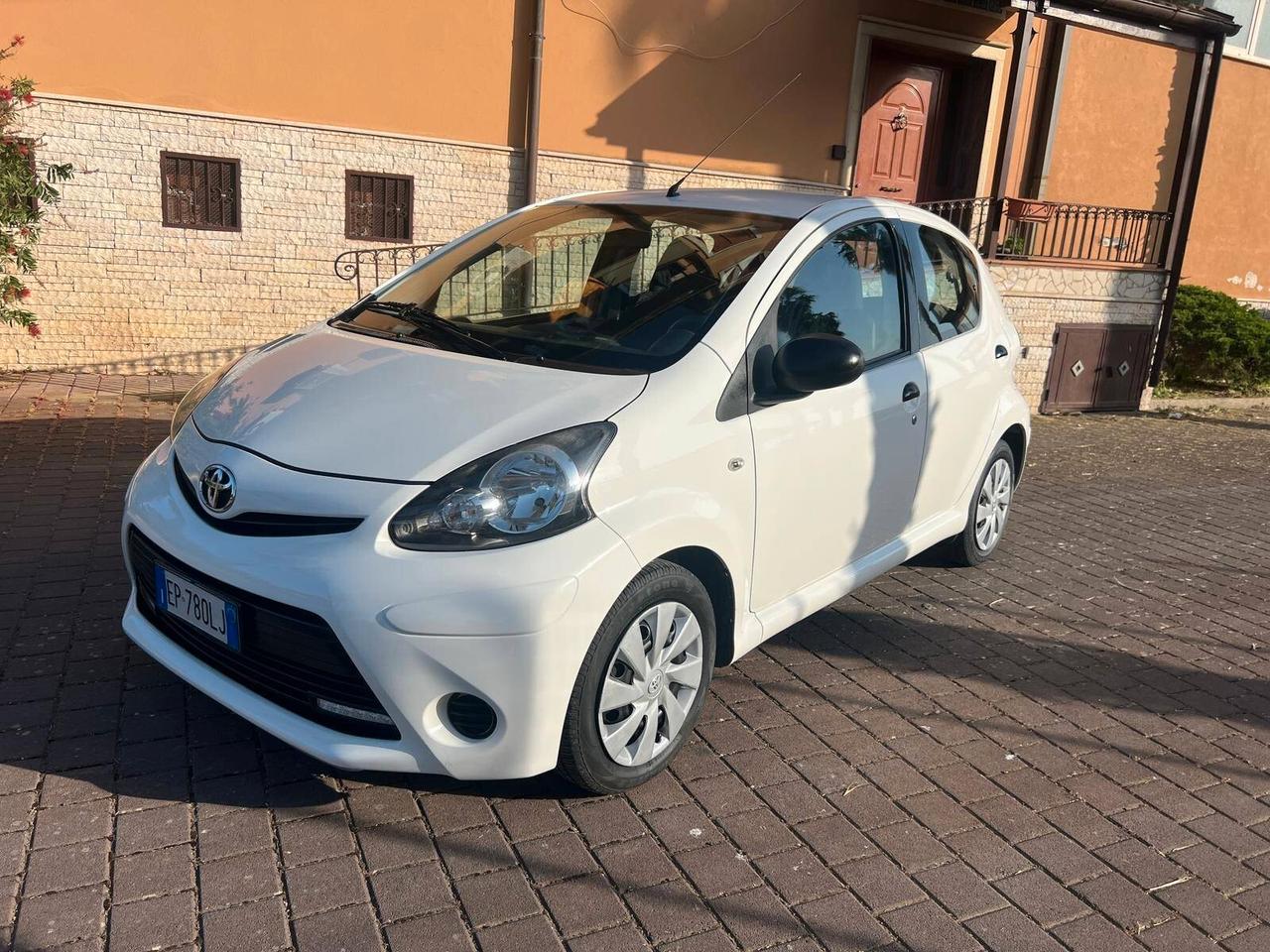 Toyota Aygo 1.0 12V VVT-i 5 porte Active Connect