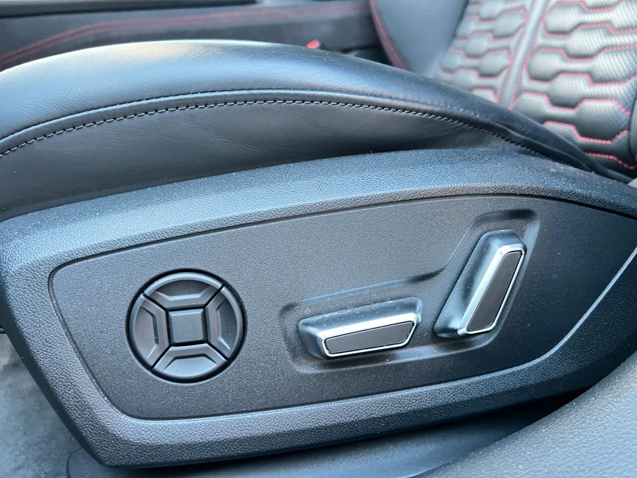 Audi RS6 RS 6 Avant 4.0 TFSI V8 quattro tiptronic Performance