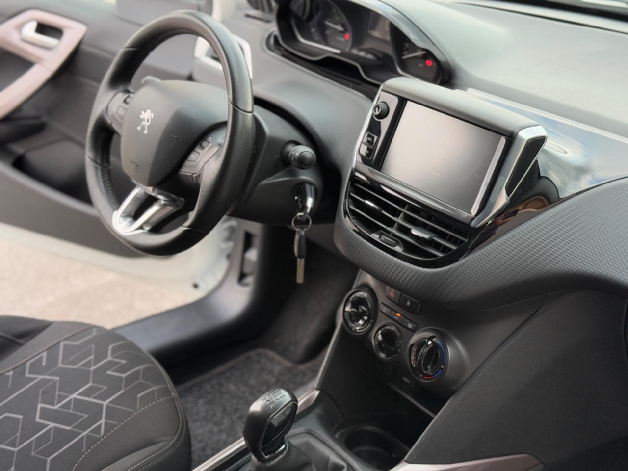 Peugeot 2008 PureTech 82cv GT LINE