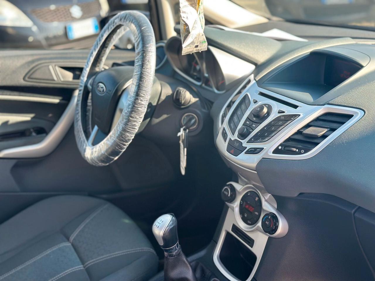 Ford Fiesta 1.4 5 porte Bz.- GPL Titanium