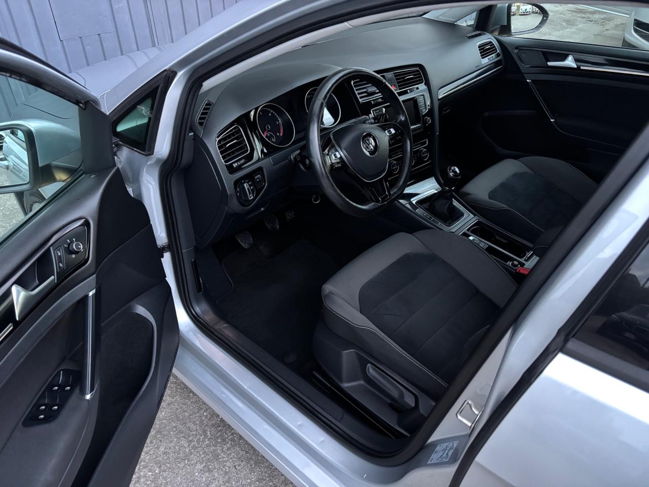 Volkswagen Golf 1.6 TDI. Highline. Garanzia 12mesi