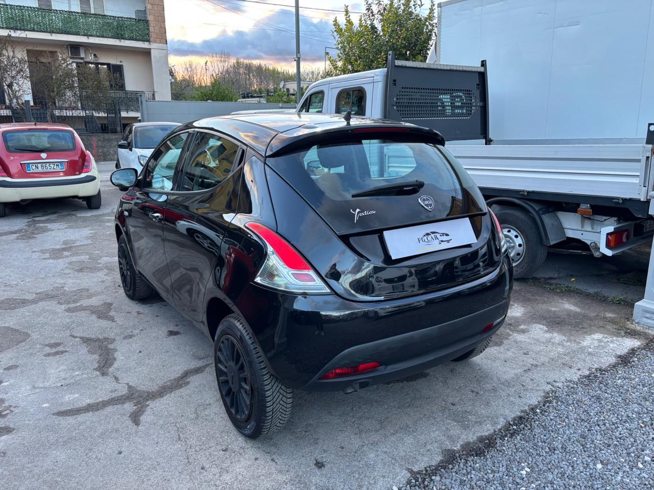 Lancia Ypsilon 0.9 TwinAir 85 CV 5 porte Metano Ecochic Silver