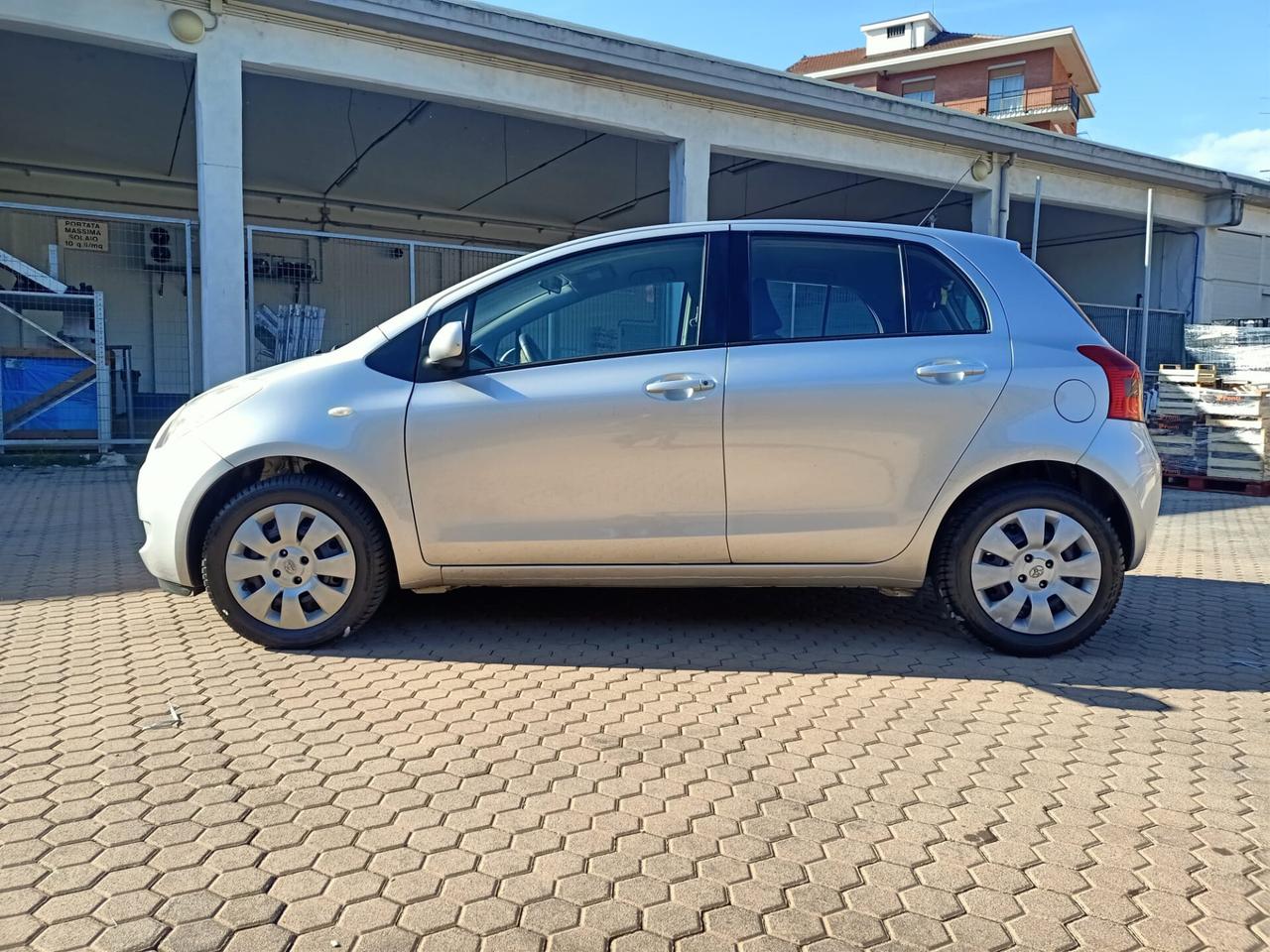 Toyota Yaris 1.0 5 porte Sol