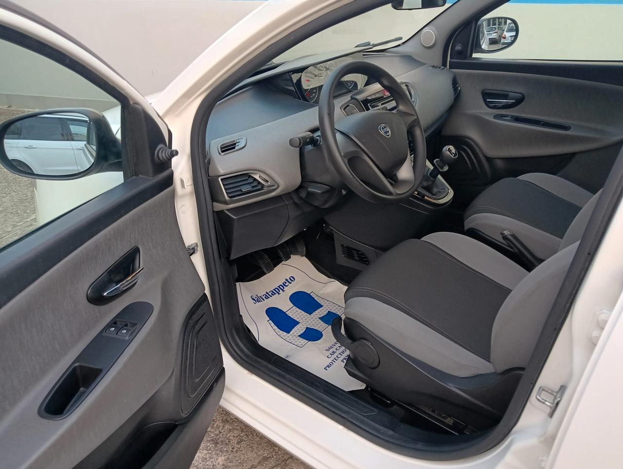 Lancia Ypsilon 1.2 69 CV 5 porte S&S Silver