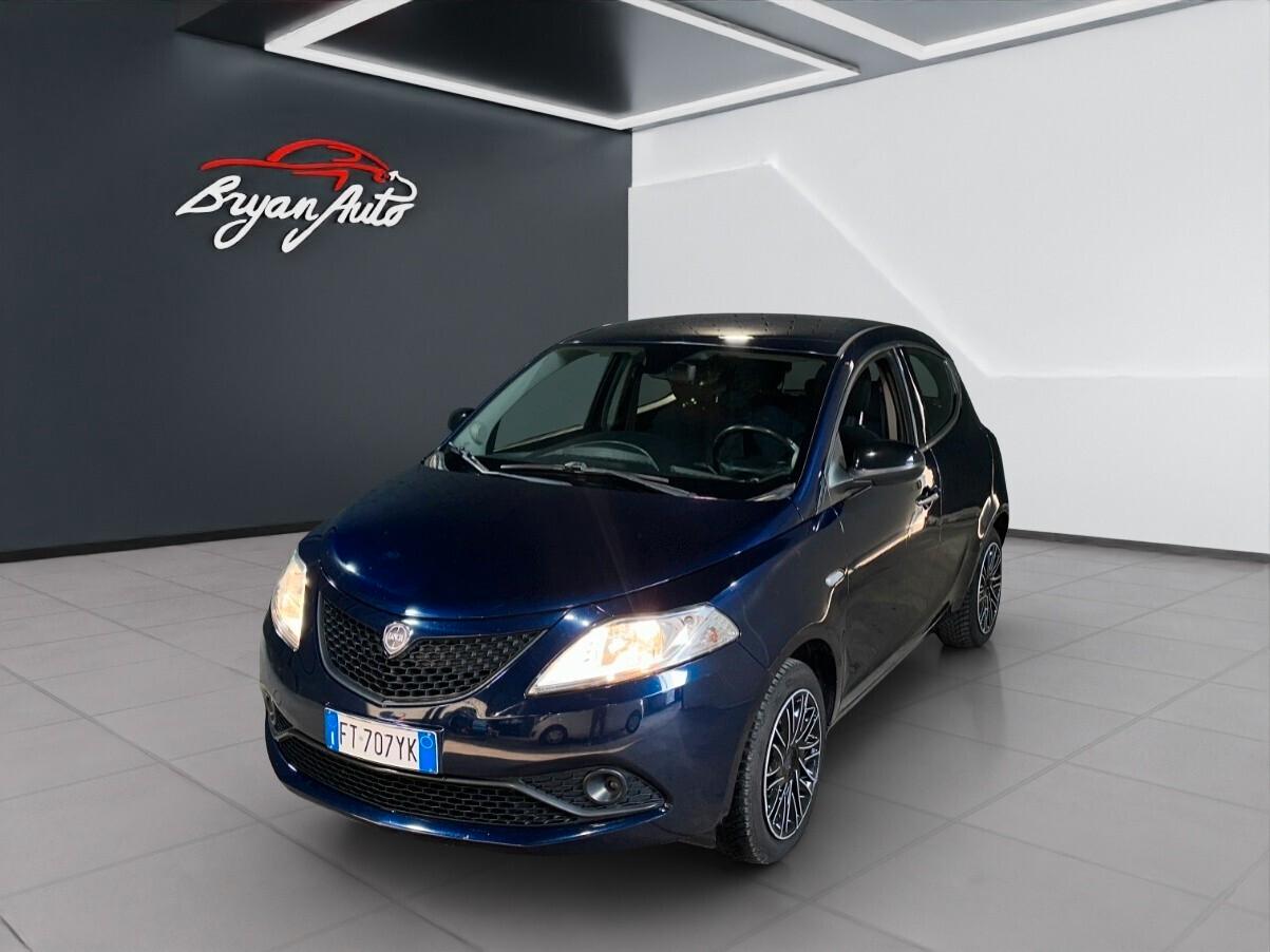 Lancia Ypsilon 1.2 69 CV 5 porte S&S Platinum IVA ESPOSTA