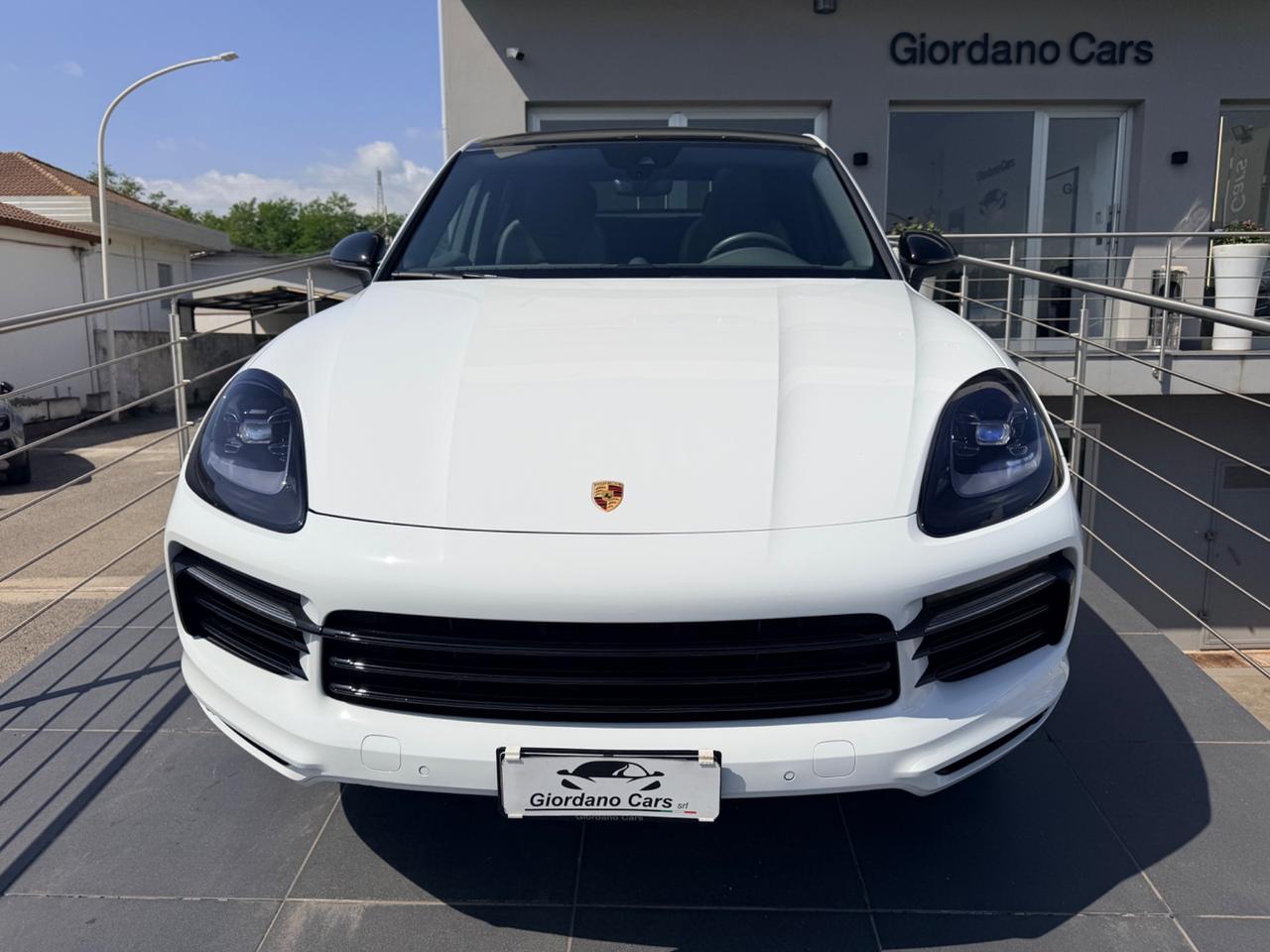 Porsche Cayenne Coupé 3.0 V6 E-Hybrid white edition
