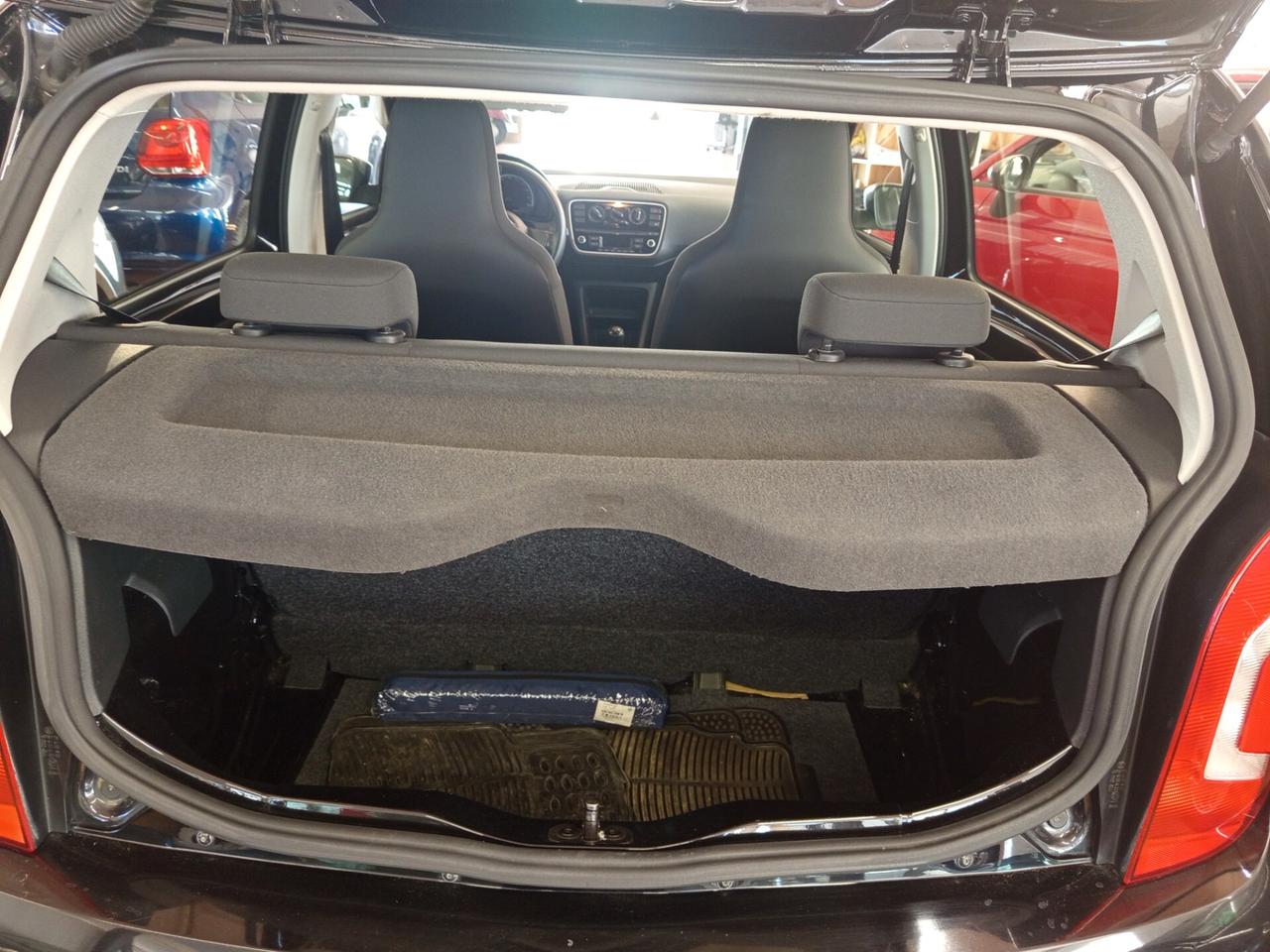 Volkswagen up! 1.0 5p. move ok neopatentati