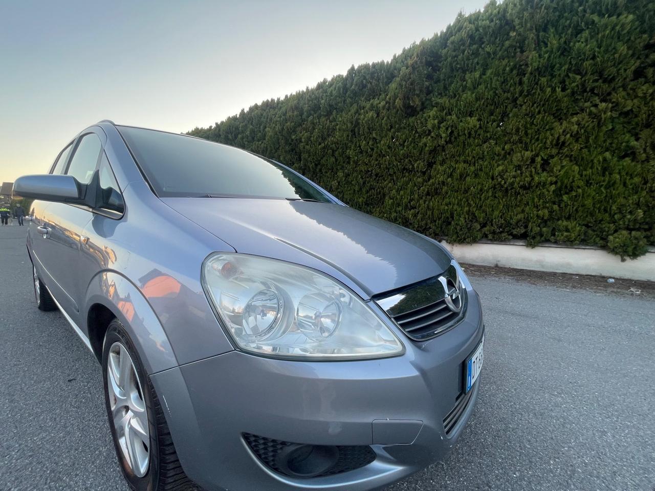 Opel Zafira 1.8 16V VVT Club