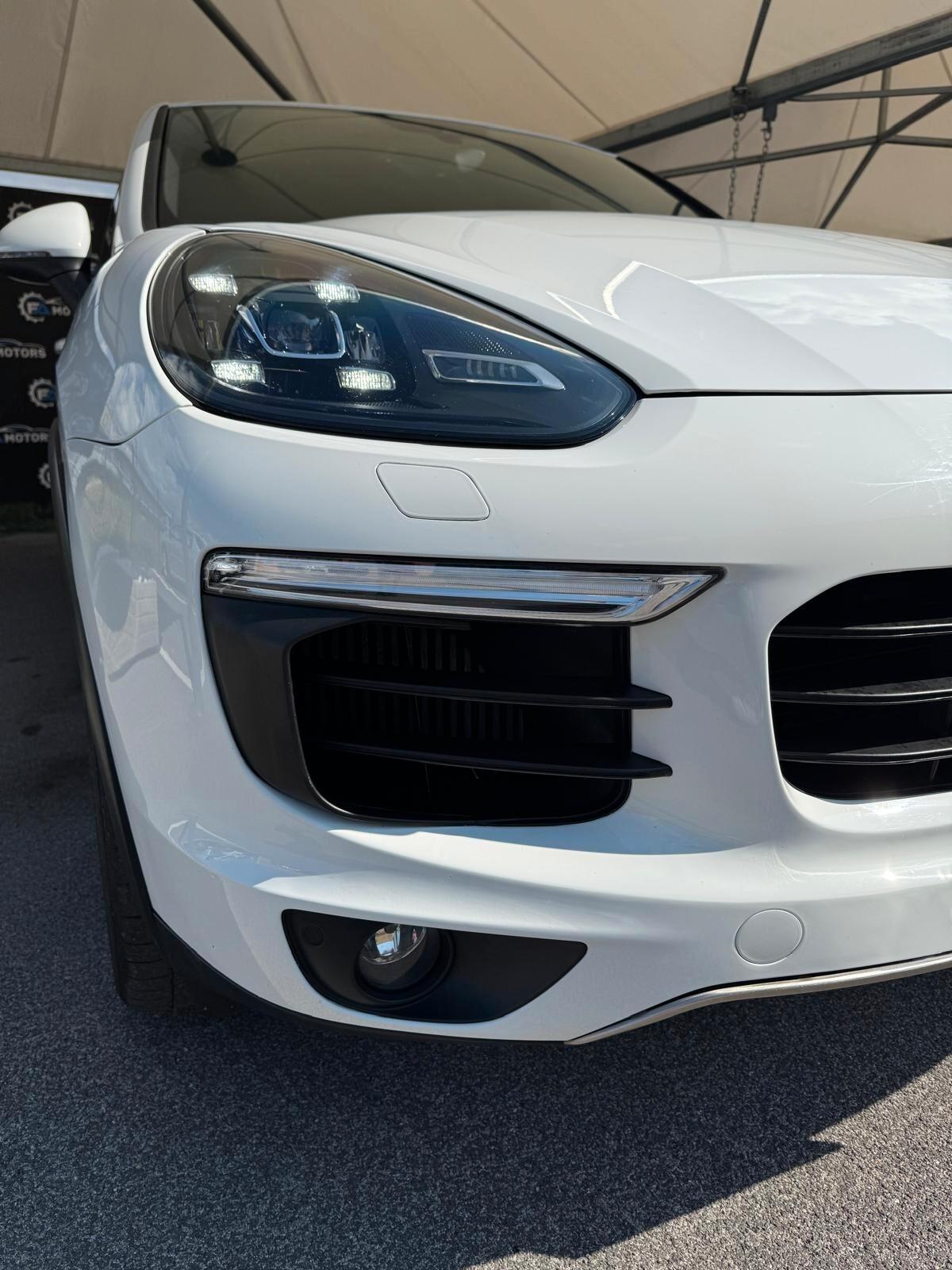 Porsche Cayenne 3.0 Diesel v6 - full optional!!!