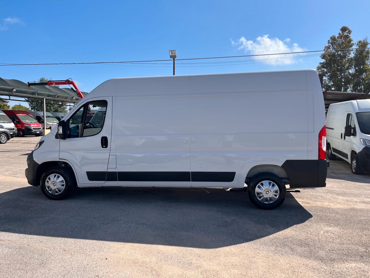 Peugeot BOXER PREMIUM 335 L3H2 2.2 BLUEHDI 140 CV.