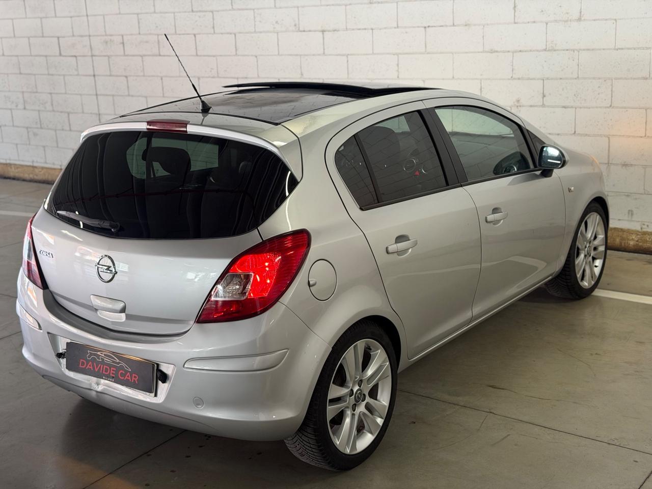 Opel Corsa 1.2 5 porte Club