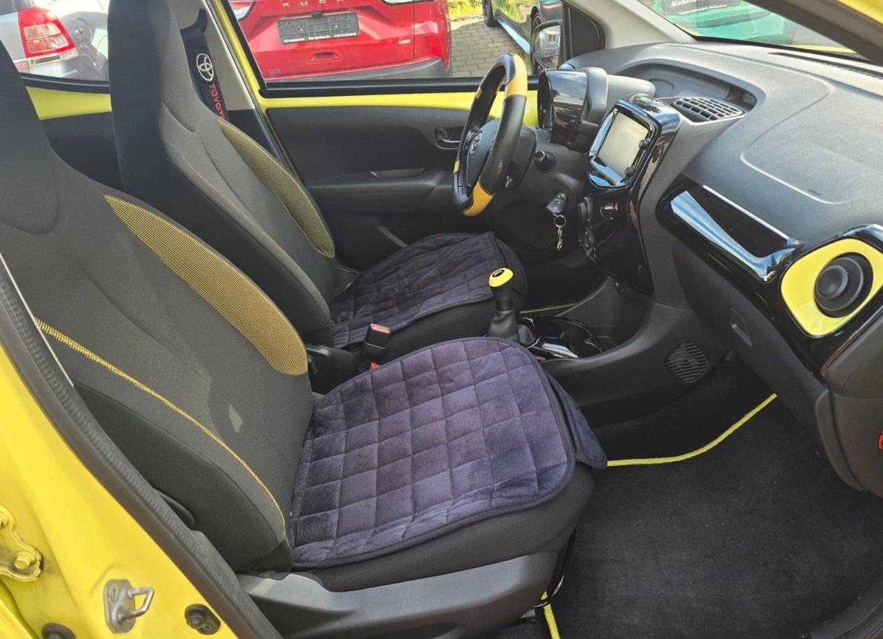 Toyota Aygo 1.0 VVT-i 69 CV 5 porte x-play MMT