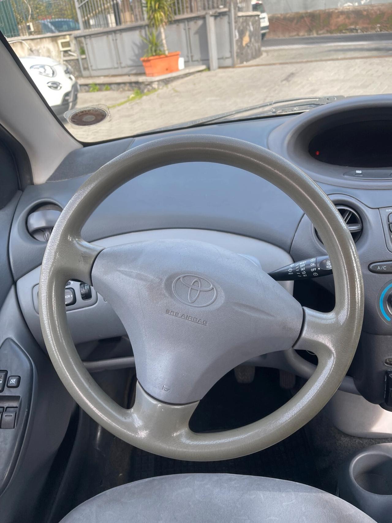 Toyota Yaris 1.0i 5 porte