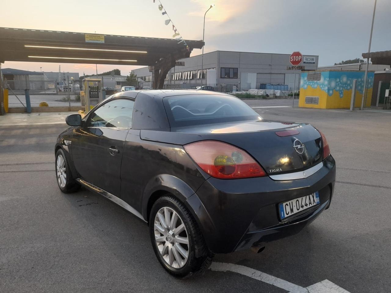 Opel Tigra TwinTop 1.4 16V First Edition