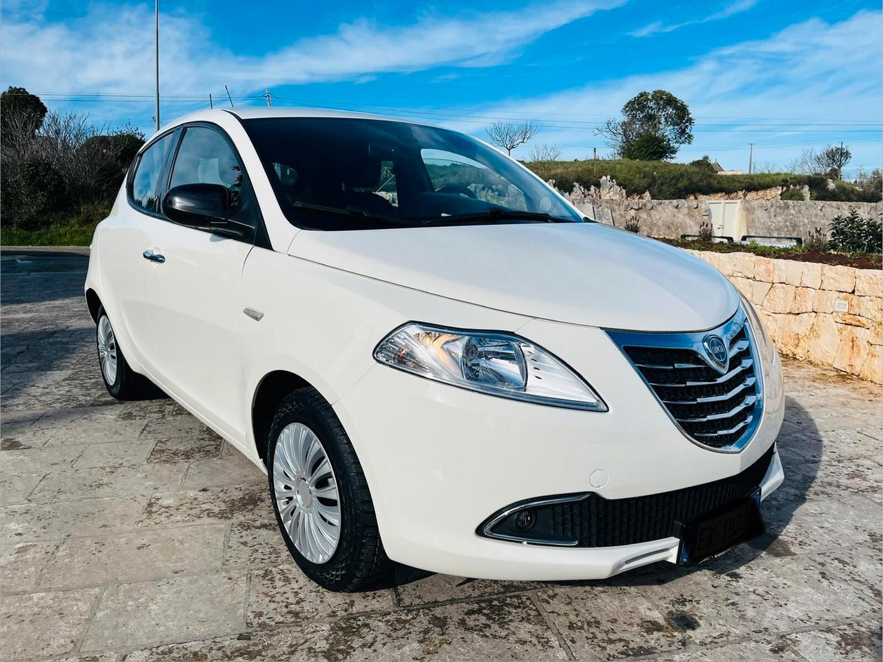Lancia Ypsilon 1.2 - IDEALE X NEOPATENTATI - 2011
