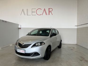 Lancia Ypsilon 1.0 FireFly 5 porte S&S Hybrid Ecochic Silver x Neopatentati