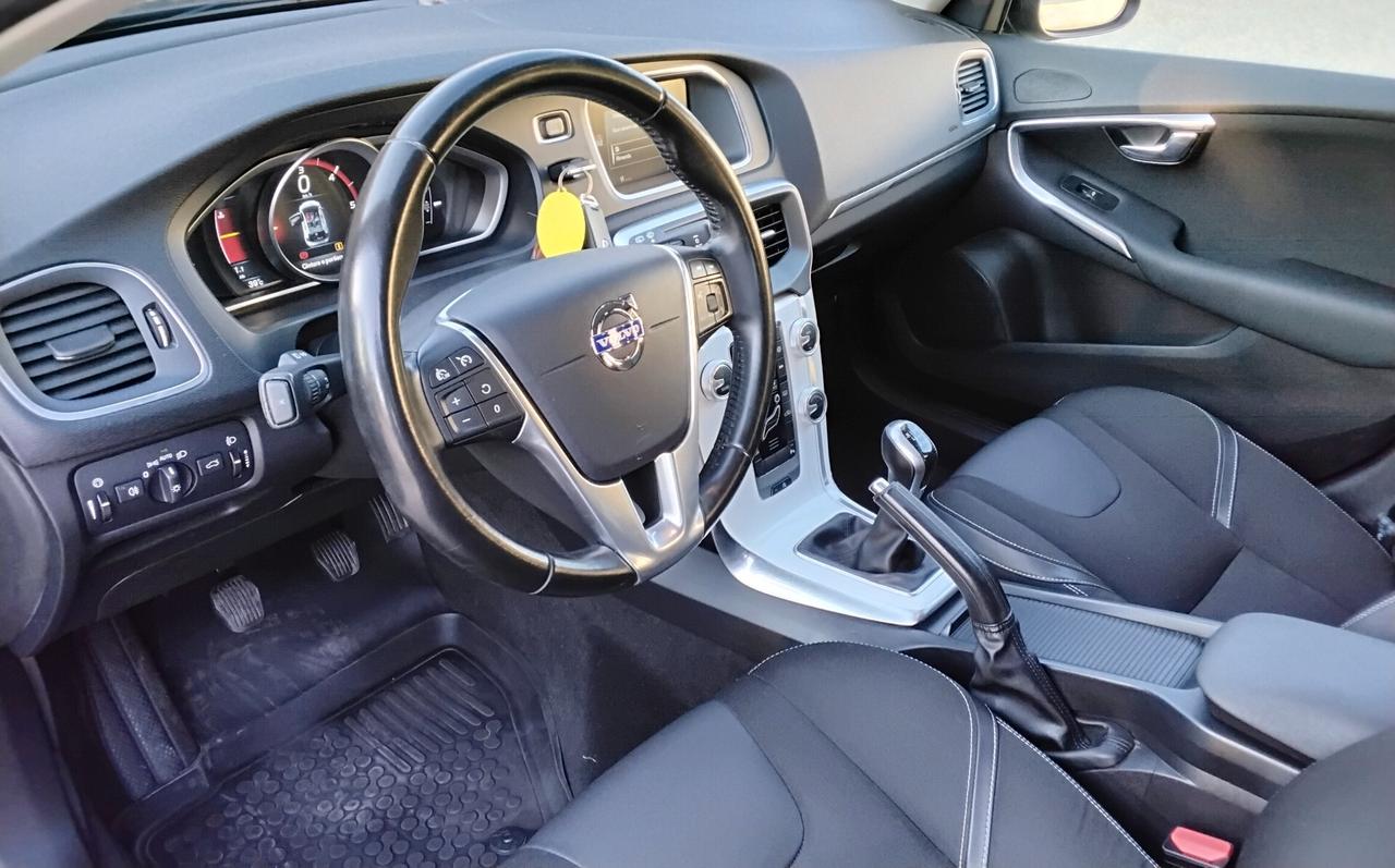 Volvo V40 D2 1.6 R-design Kinetic