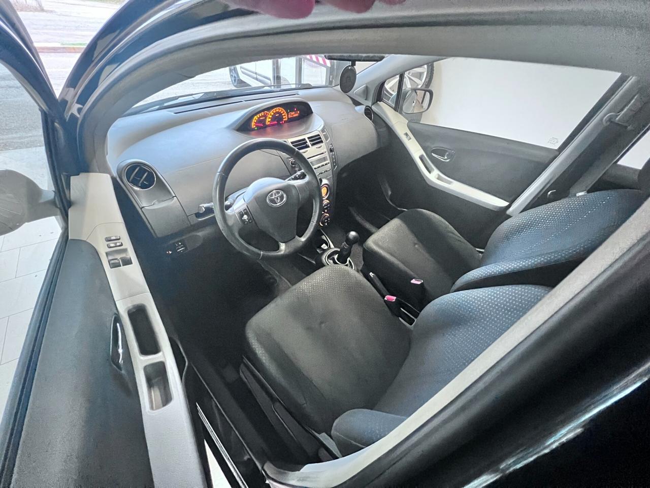 Toyota Yaris 1.0 5 porte Sol