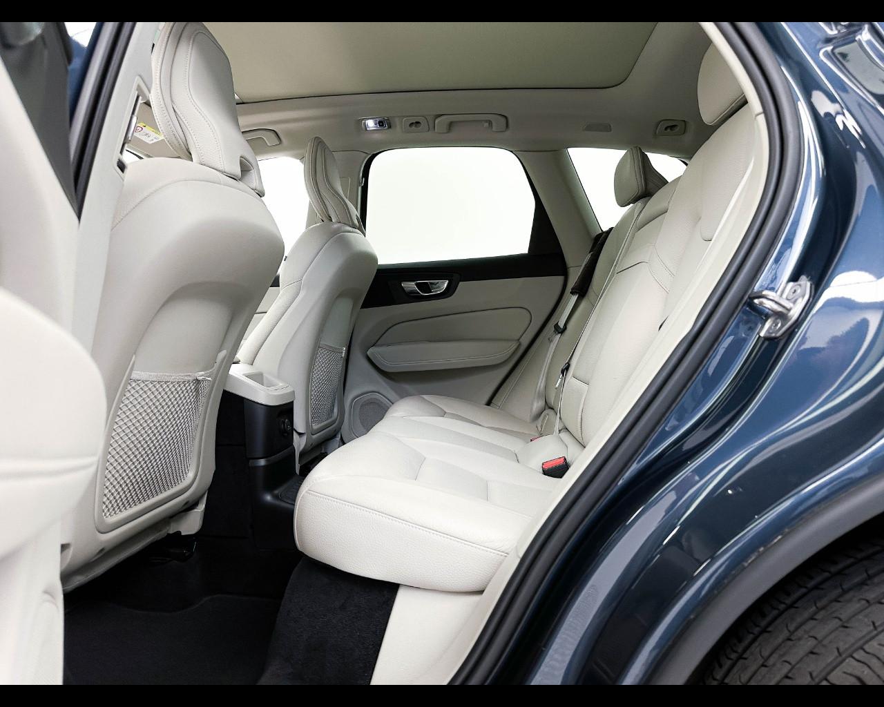 VOLVO XC60 (2017-->) - XC60 T6 Recharge Plug-in Hybrid AWD Inscription
