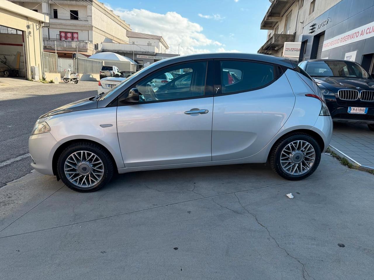 Lancia Ypsilon 0.9 TwinAir 85 CV 5 porte S&S Platinum