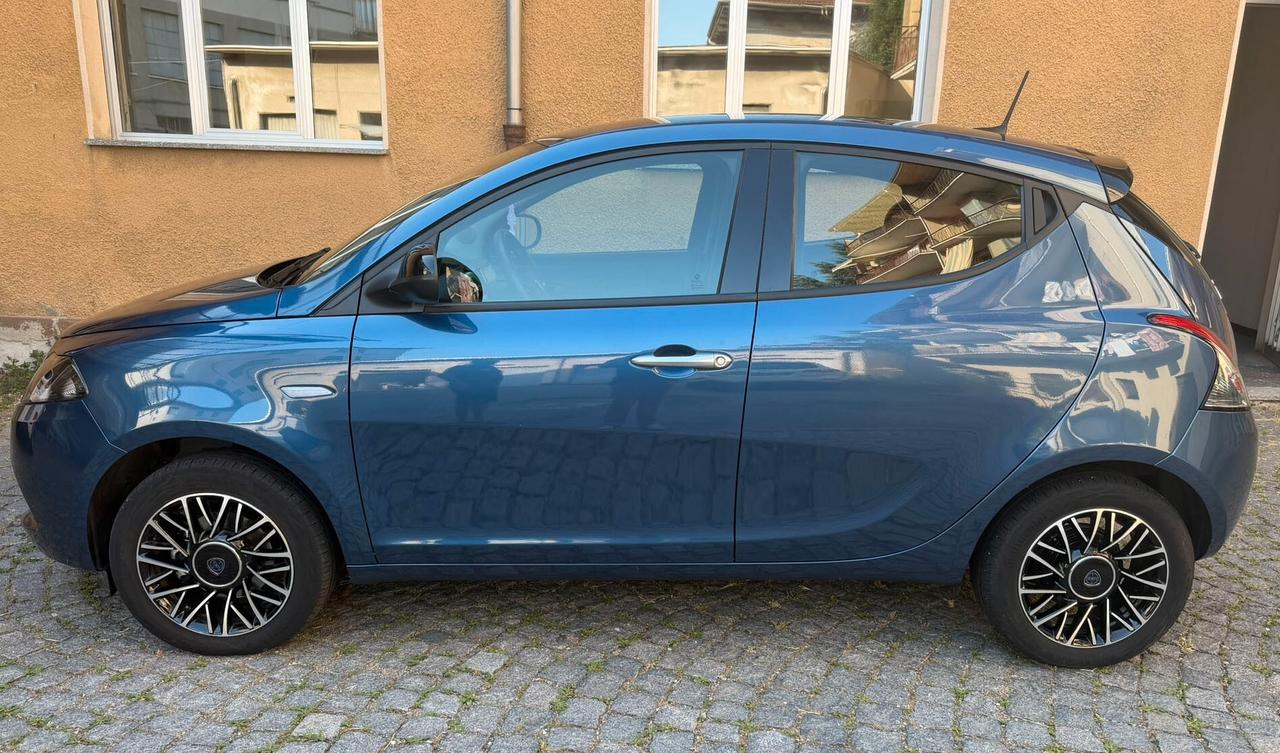 Lancia Ypsilon 1.0 FireFly 5 porte S&S Hybrid Alberta Ferretti