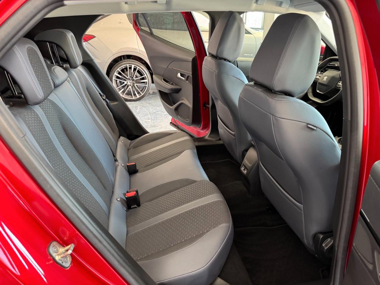 Peugeot 2008 1.2 GT Line 130cv Navi Carplay Uniprop