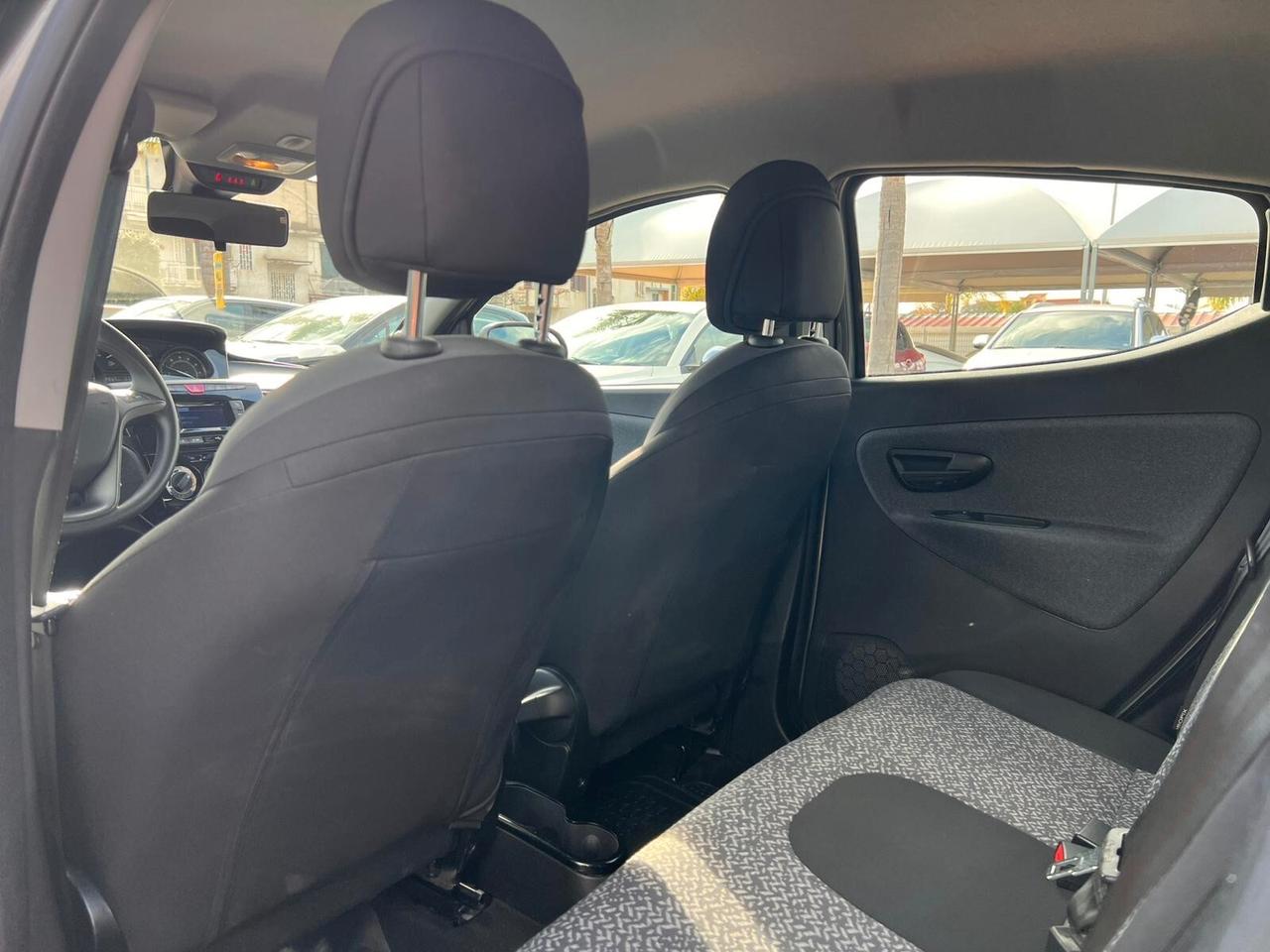 Lancia Ypsilon 1.0 FireFly 5 porte S&S Hybrid Alberta Ferretti