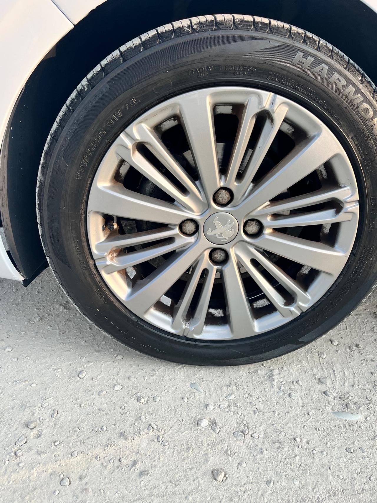 Peugeot 208 BlueHDi 75 S&S 5 porte anno 2016