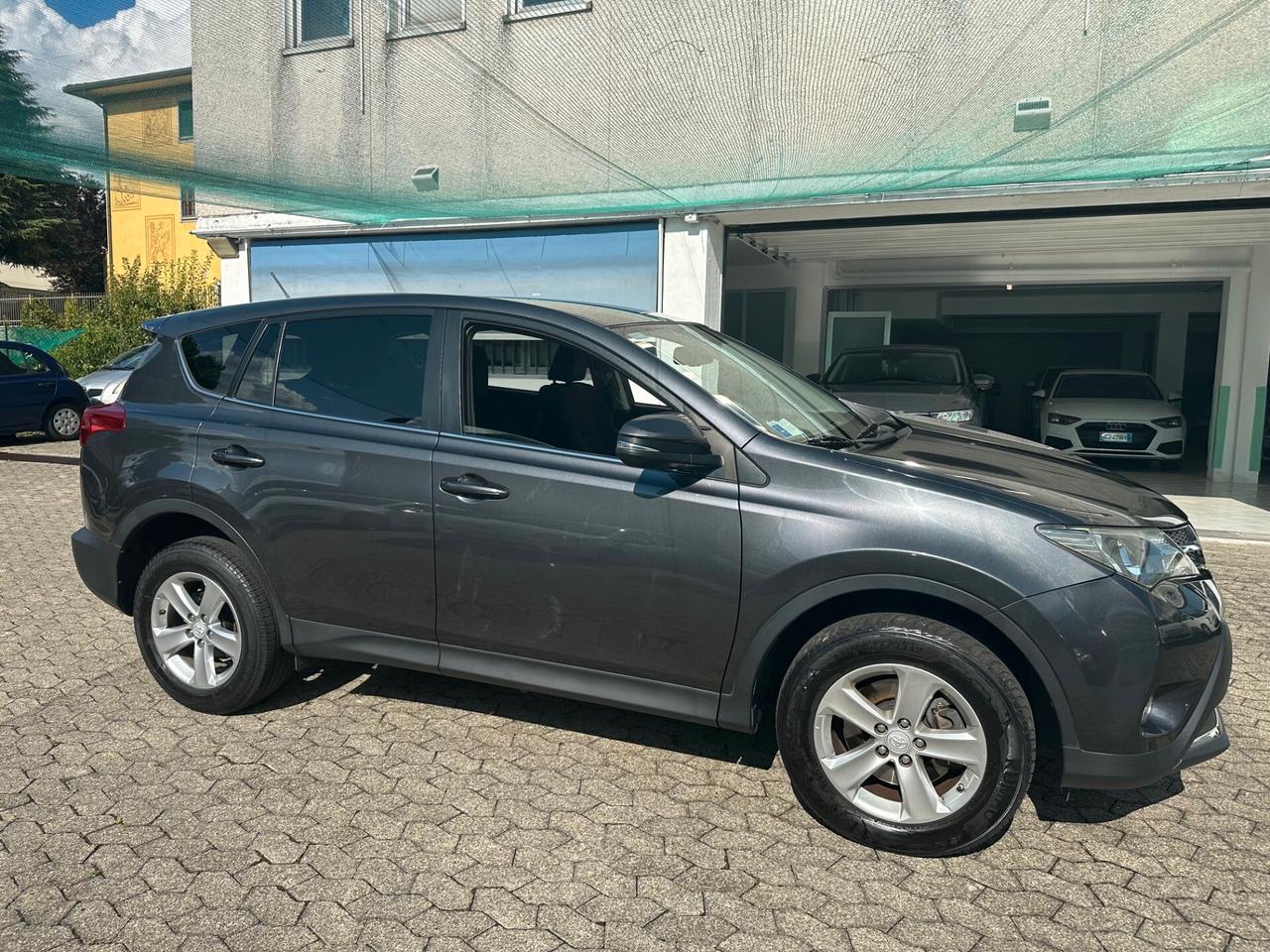 Toyota RAV 4 RAV4 2.0 D-4D 2WD*EURO5*NAVI*CERCHI