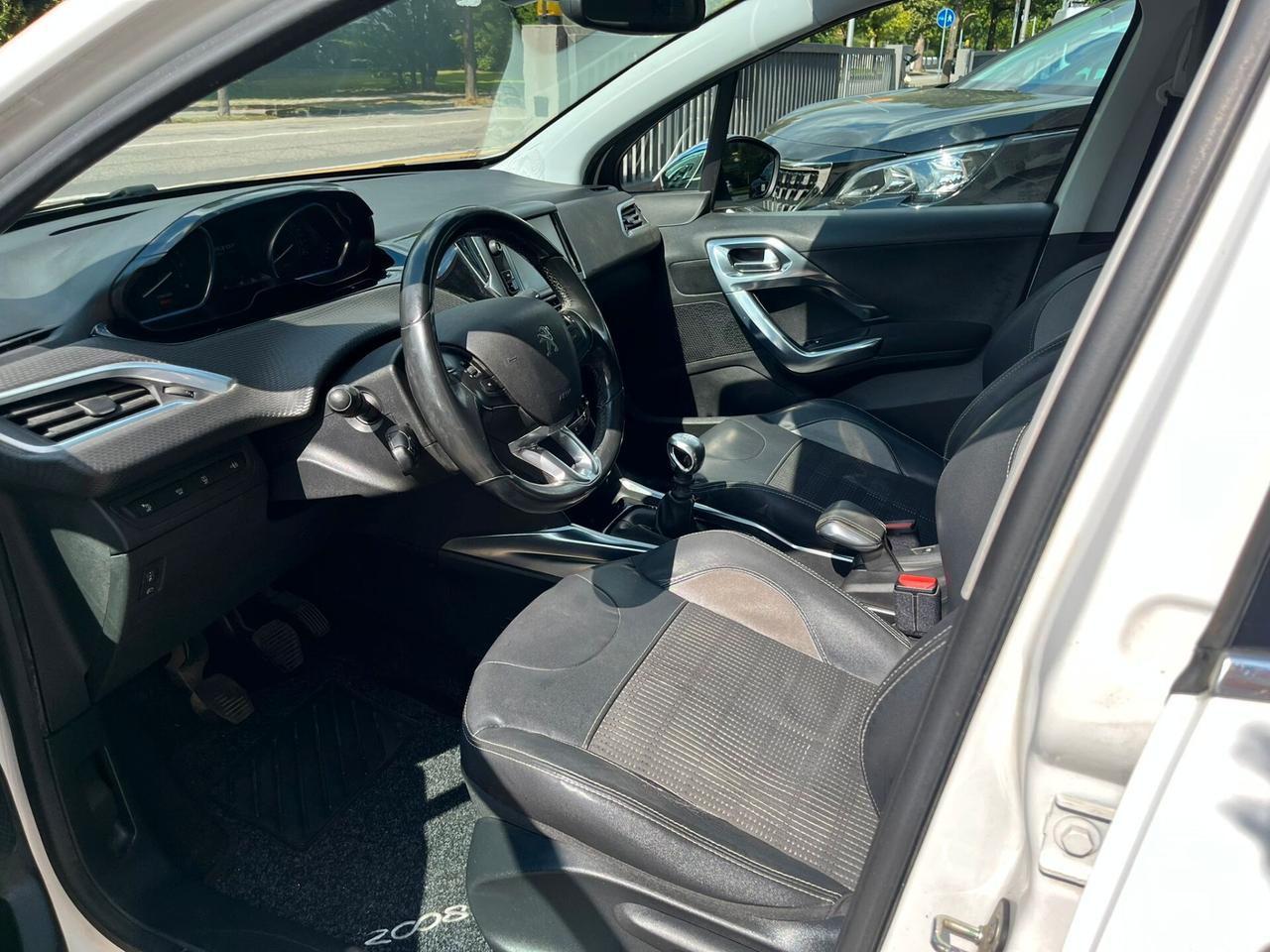 Peugeot 2008 1.6 e-HDi 115 CV Stop&Start Féline