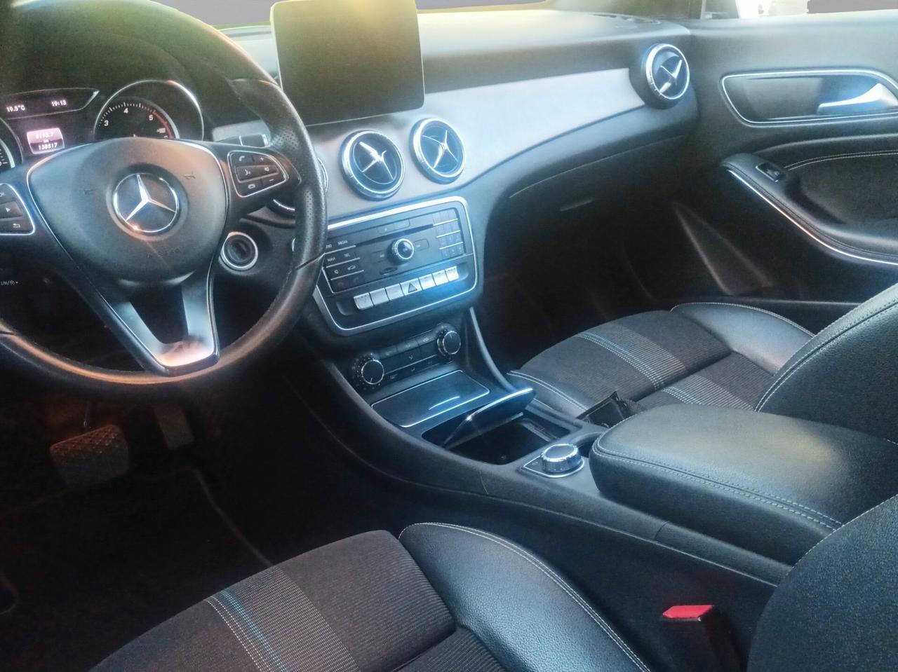 Mercedes-benz CLA 200 d Business
