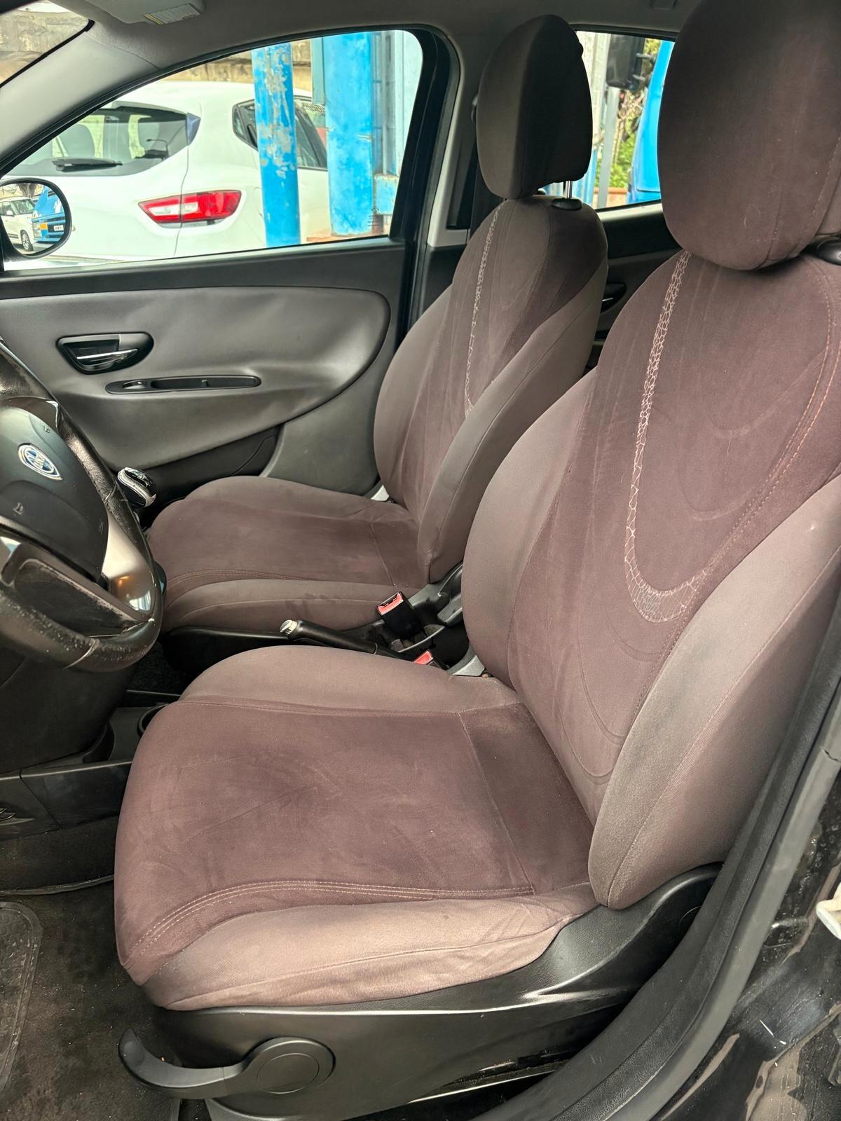 Lancia Ypsilon 1.2 69 CV Unyca