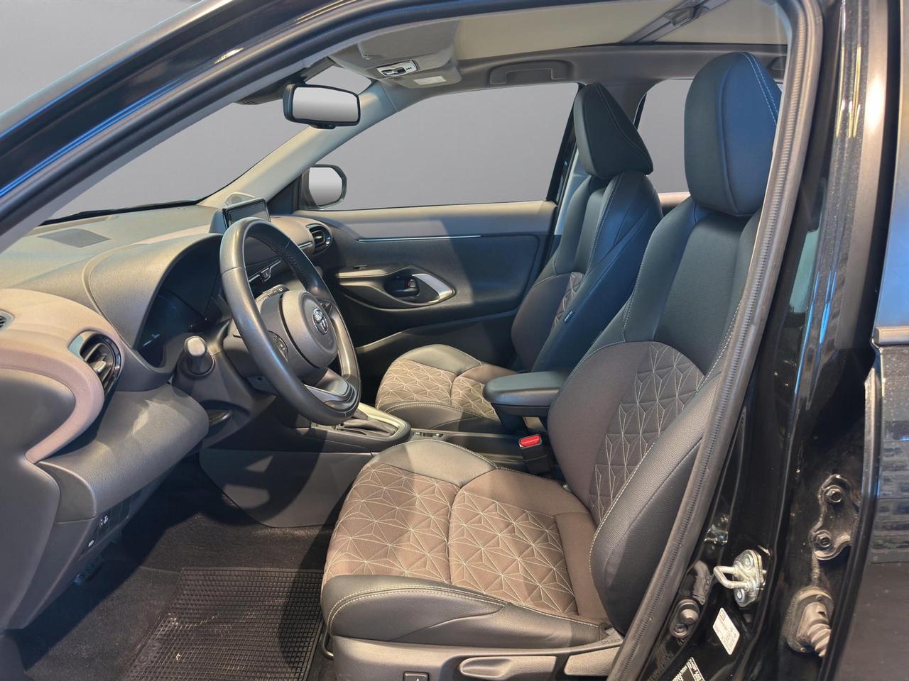 Toyota Yaris Cross 1.5h Lounge fwd 116cv e-cvt