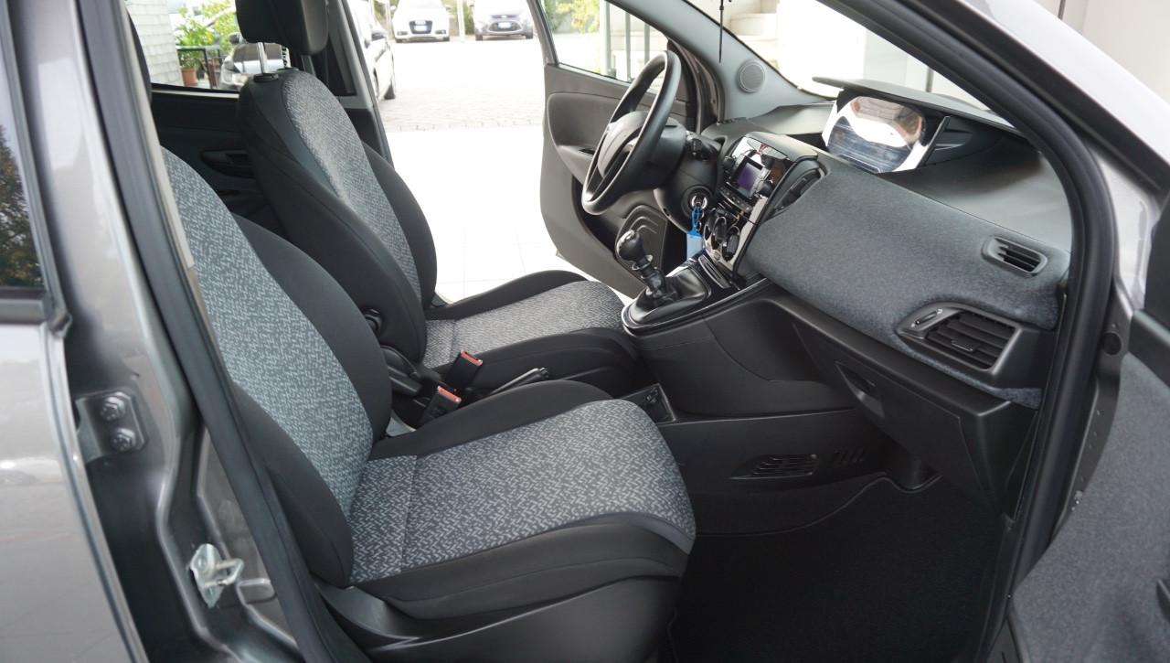 Lancia Ypsilon 1.0 firefly hybrid Silver Plus s&s 70cv