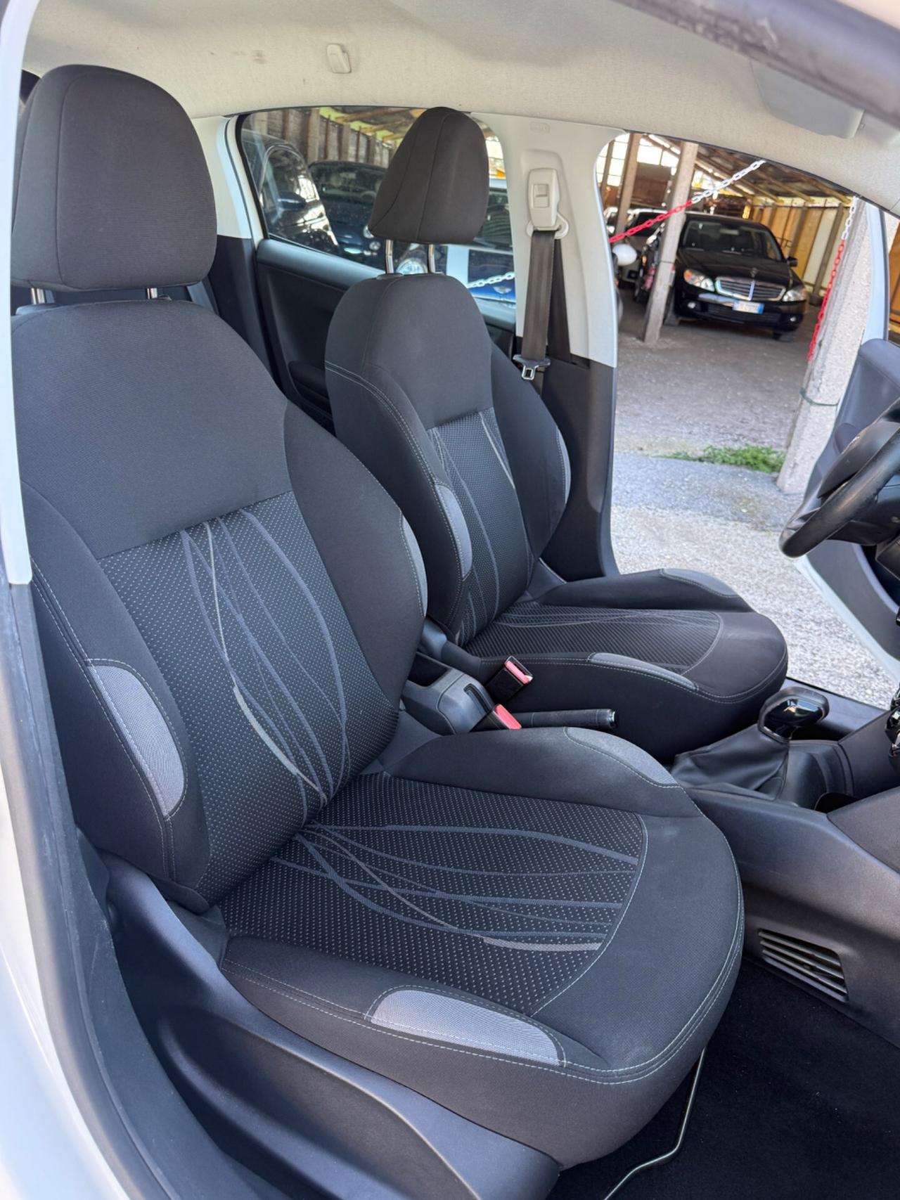 Peugeot 208 1.2 benzina 70 milaKM Neopatentati