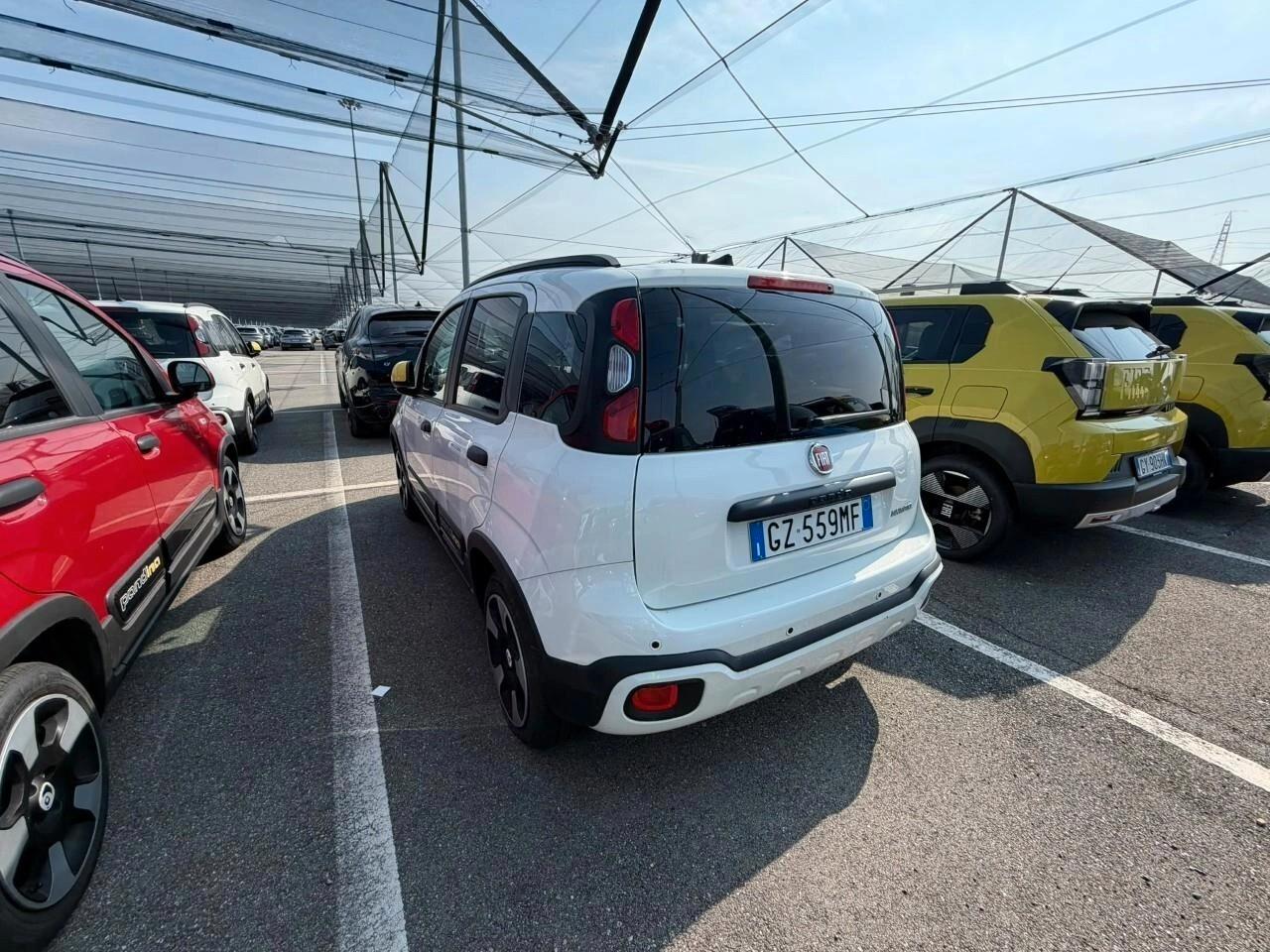 Fiat Panda 1.0 FireFly S&S Hybrid Pandina MODELLO CROSS