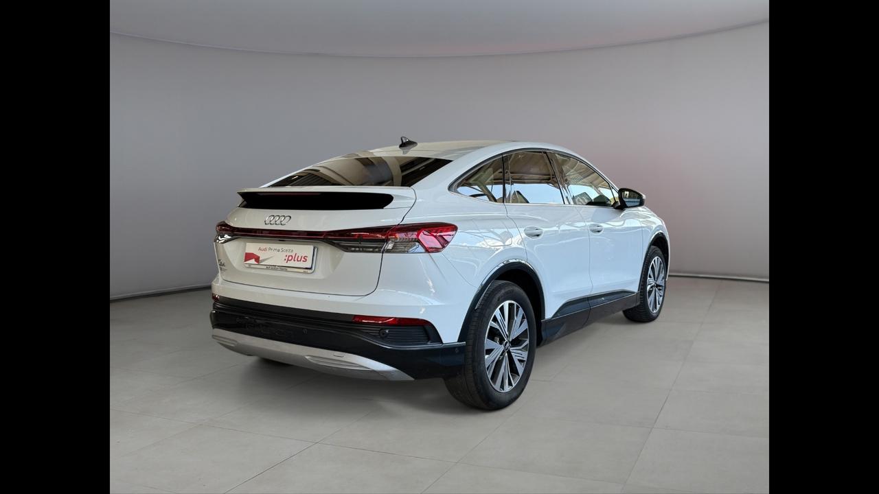 AUDI Q4 e-tron - Q4 Sportback e-tron 40 Business Advanced