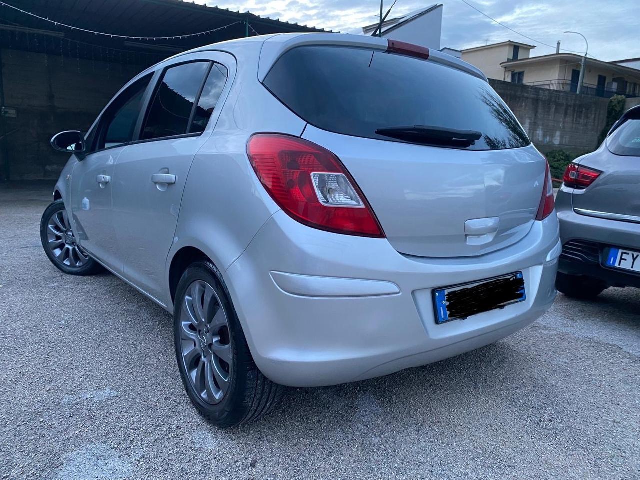 Opel Corsa 1.2 5 porte Club anno 2011