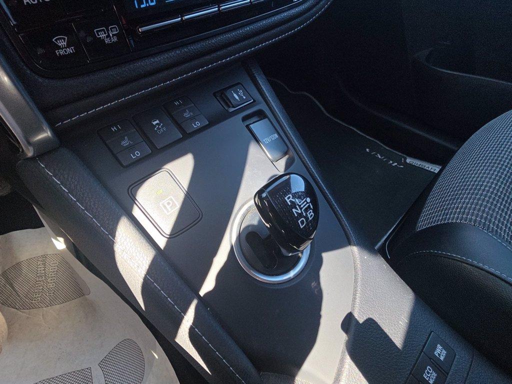 TOYOTA Auris 1.8h lounge cvt my17 del 2017
